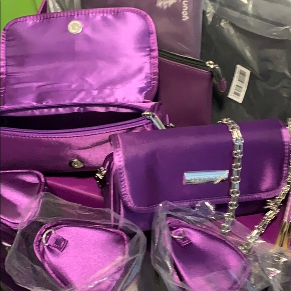 Buy 1 get 1 FREE Younique  Cosmetic bags - Picture 2 of 7